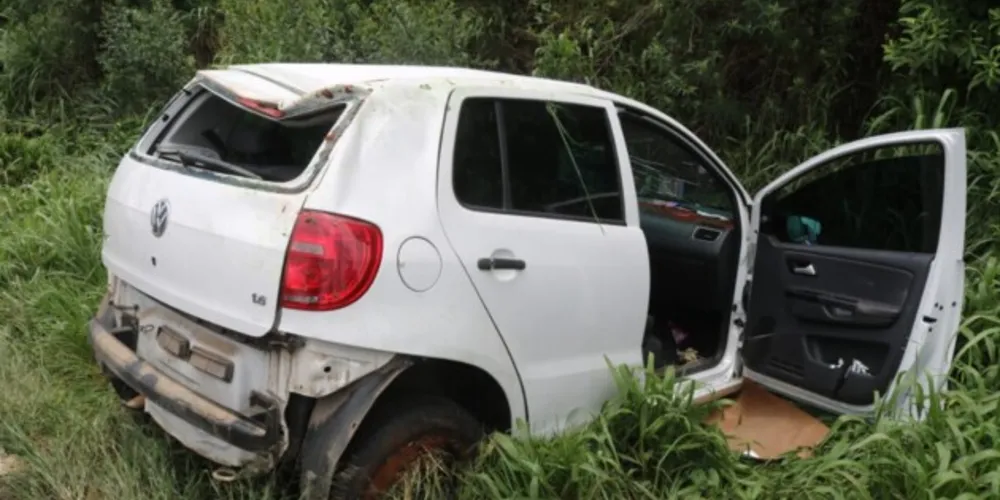 Volkswagen Fox, com placas da cidade de Colombo, seguia sentido Curitiba