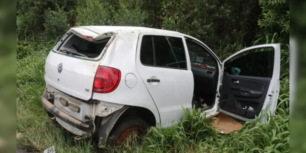 Volkswagen Fox, com placas da cidade de Colombo, seguia sentido Curitiba