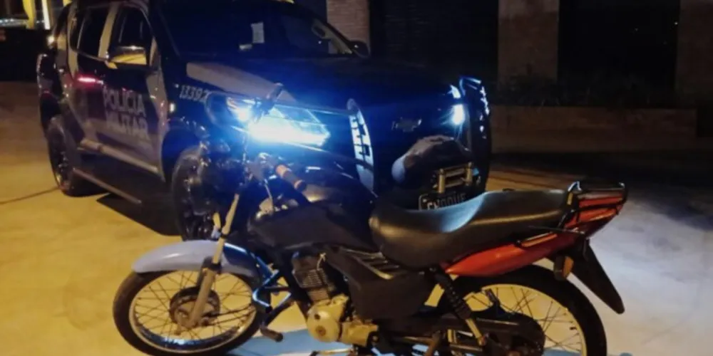 Uma das motos foi encontrada na rua Siqueira Campos