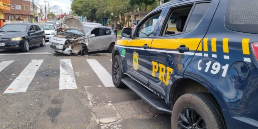 Motorista de um Fiat Palio atingiu outros três veículos