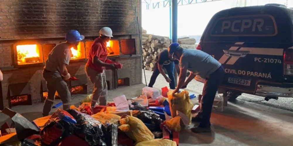 As substâncias incineradas foram maconha, cocaína, crack, haxixe, skank e LSD