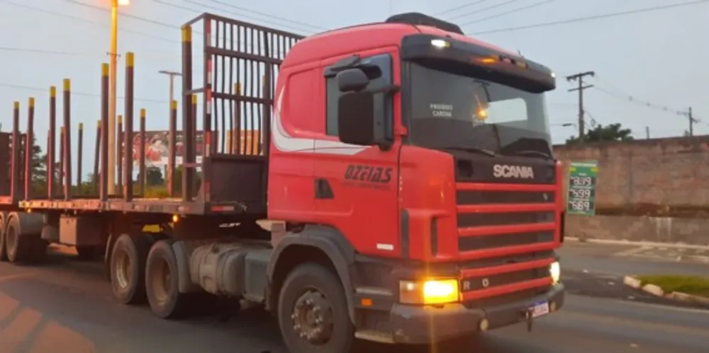 Caminhão tem placas de Piraí do Sul