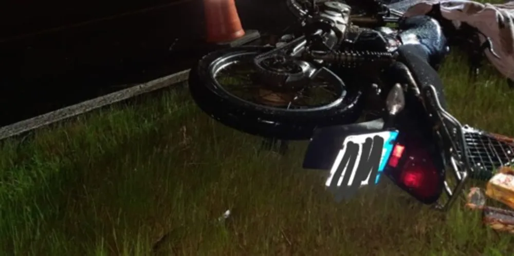 Acidente entre moto e caminhão foi por volta das 18h30