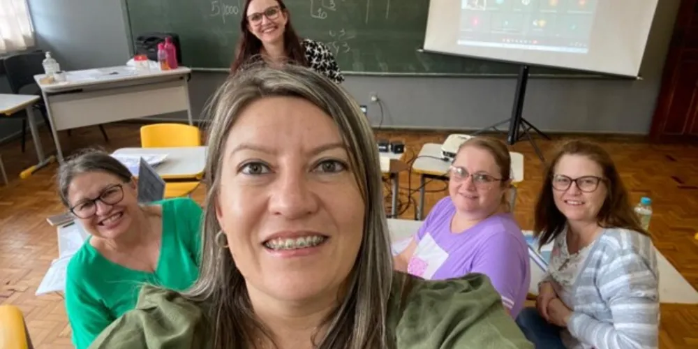 Educadores registraram participação no encontro online desta sexta-feira