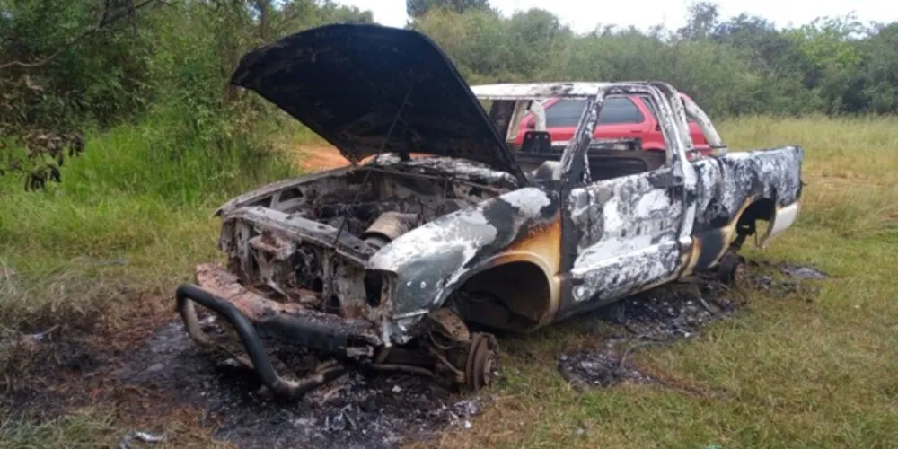 Veículo foi destruído e abandonado próximo ao Rio Tibagi