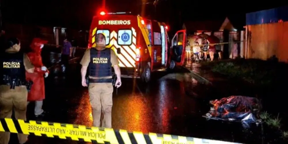 Equipes da Polícia Militar e do Corpo de Bombeiros (Siate) foram acionados até o local do crime