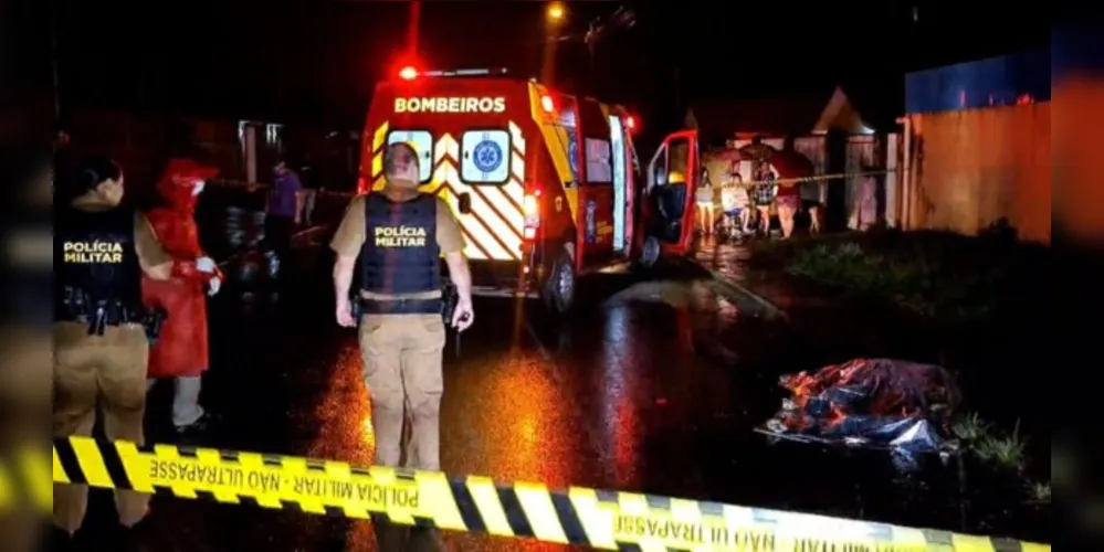 Equipes da Polícia Militar e do Corpo de Bombeiros (Siate) foram acionados até o local do crime