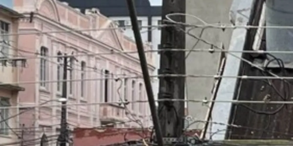 A proposta prevê a retirada de fios inutilizados em Ponta Grossa.