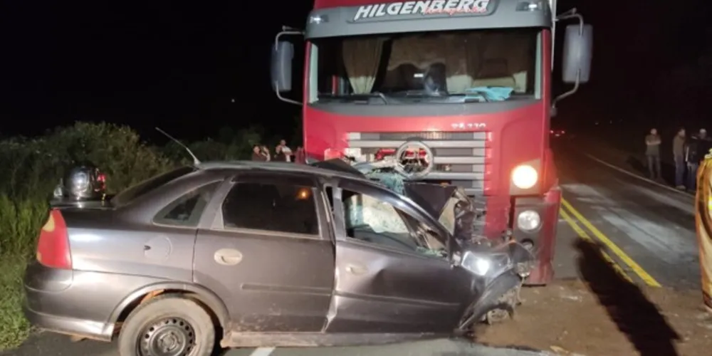 Acidente foi por volta das 18h45 deste domingo
