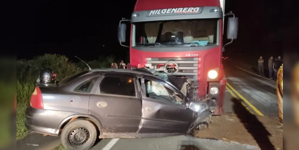 Acidente foi por volta das 18h45 deste domingo