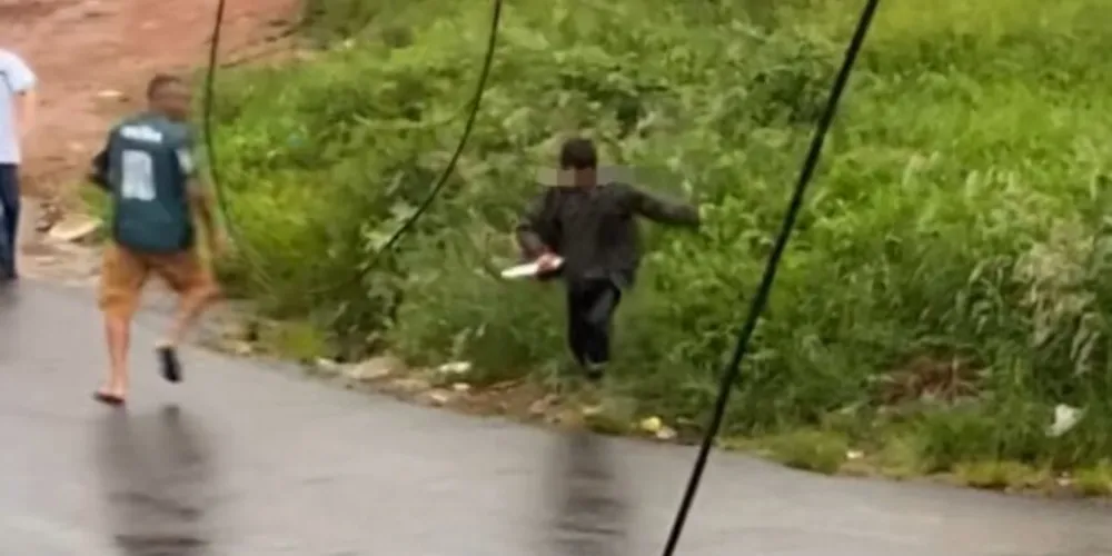 O rapaz teria furtado um estabelecimento comercial na região