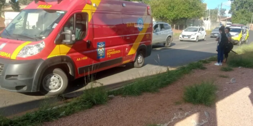 Relatos apontam que o rapaz teve apenas ferimentos leves. Ele foi socorrido por uma equipe do Corpo de Bombeiros (Siate)