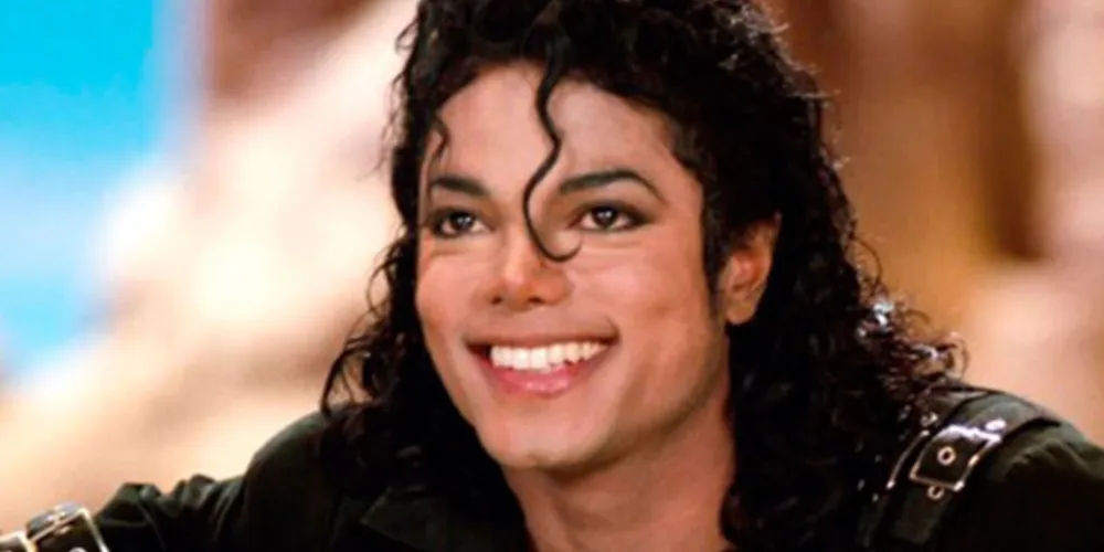 O projeto havia sido anunciado em 2019, agora, com produção da Lionsgate e Graham King, o longa ganhou um título oficial, ‘Michael’.