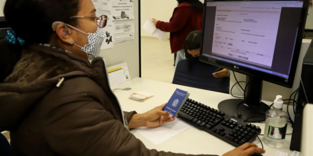 Além da chance de começar o ano com novo emprego, procurar um desses locais é uma oportunidade para atualização do currículo, conseguir uma nova entrevista de emprego e se apresentar aos segmentos da economia. O volume mais significativo está na Região Metropolitana de Curitiba (1.801 vagas).