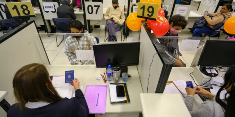 Agências do Trabalhador do PR ofertam de 14,2 mil vagas de emprego