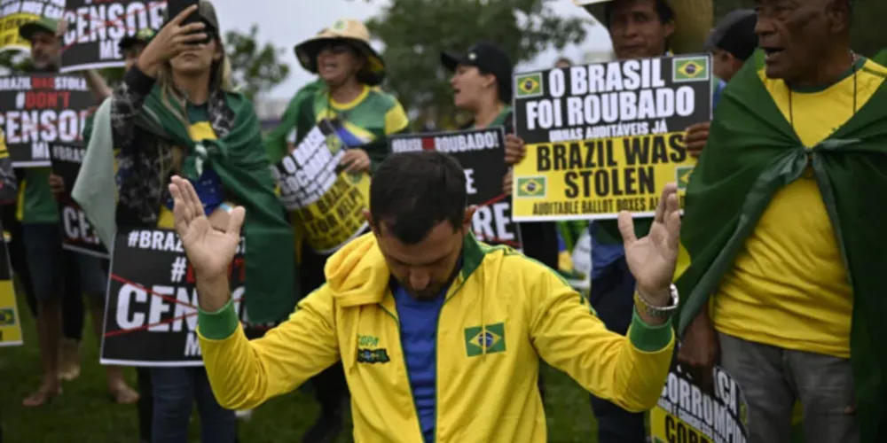 Há 45 dias os apoiadores do presidente Jair Bolsonaro (PL) promovem atos antidemocráticos pelo país.