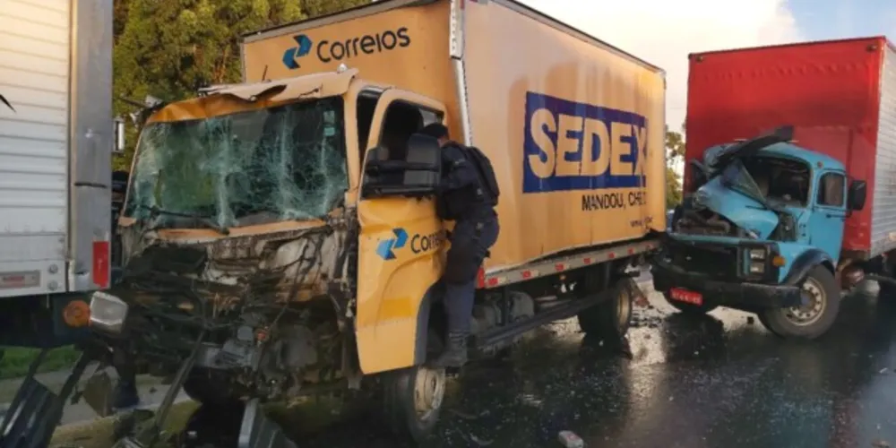 Sequência de colisões aconteceu durante o temporal e fechou a pista Norte da BR-376