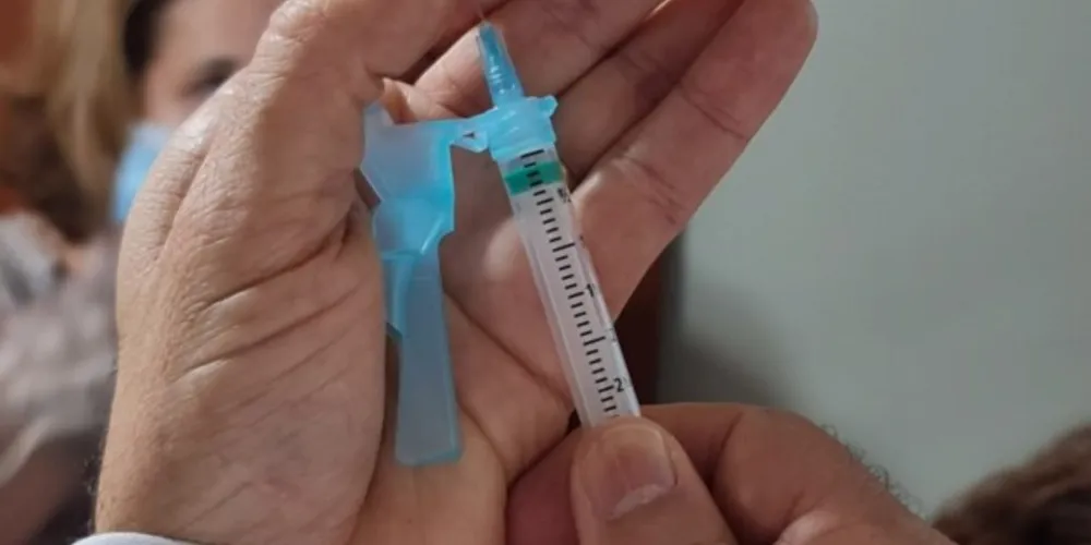 A vacina, desenvolvida pela Pfizer foi orientada pelo Ministério da Saúde somente a determinados grupos