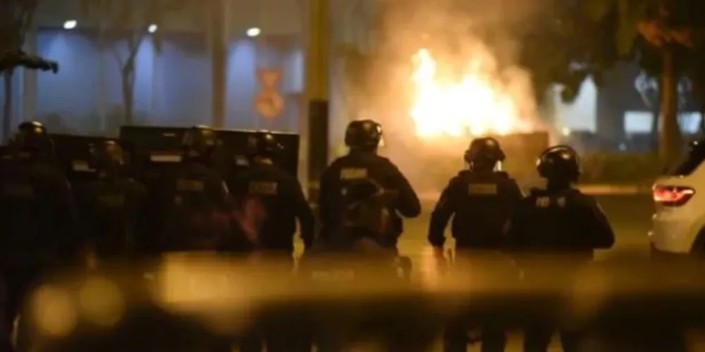 O ato, segundo parte dos manifestantes, foi organizado como protesto à prisão do Cacique Tserere