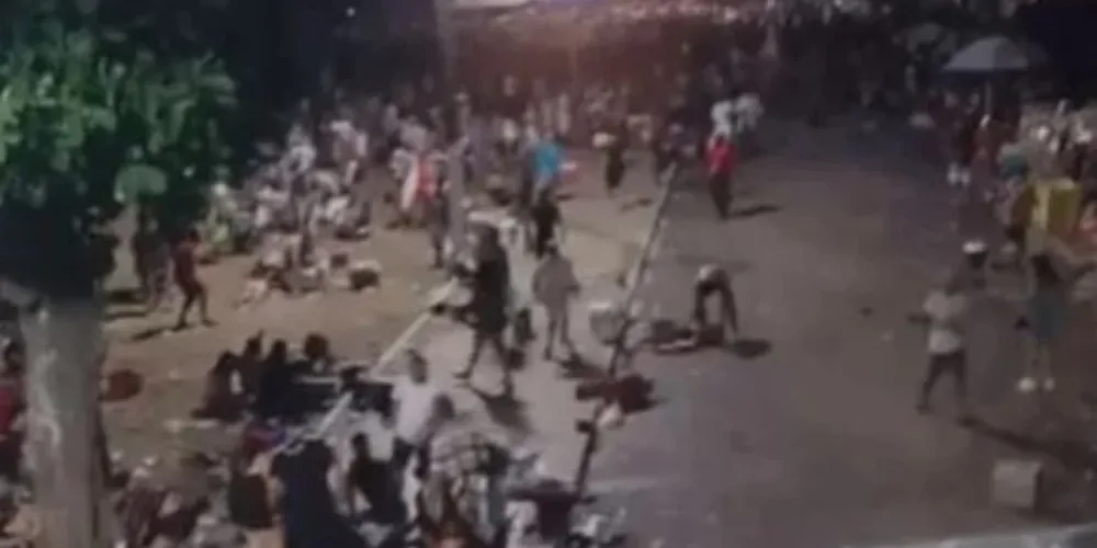 De acordo com a Polícia Civil, 15 pessoas ficaram feridas, incluindo um policial civil, que reagiu ao ataque