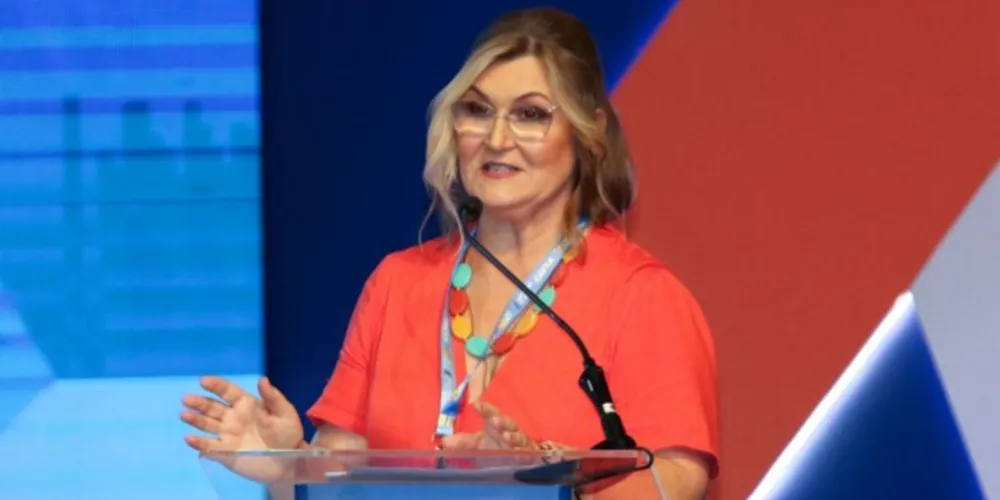 Rita Serrano assume presidência da Caixa e defende humanização