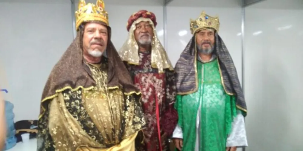 Os reis magos Baltasar (Marcos Marques), Melchior (Jauri Matoski) e Gaspar (Jamil Prestes)