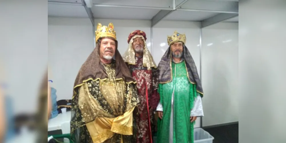 Os reis magos Baltasar (Marcos Marques), Melchior (Jauri Matoski) e Gaspar (Jamil Prestes)