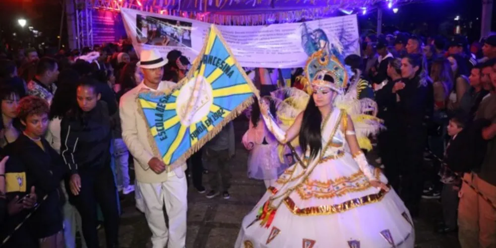 Apresentação das escolas de samba de Ponta Grossa aconteceu no Parque Ambiental
