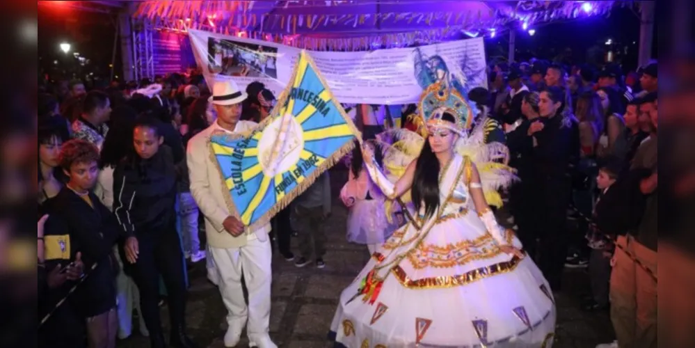 Apresentação das escolas de samba de Ponta Grossa aconteceu no Parque Ambiental