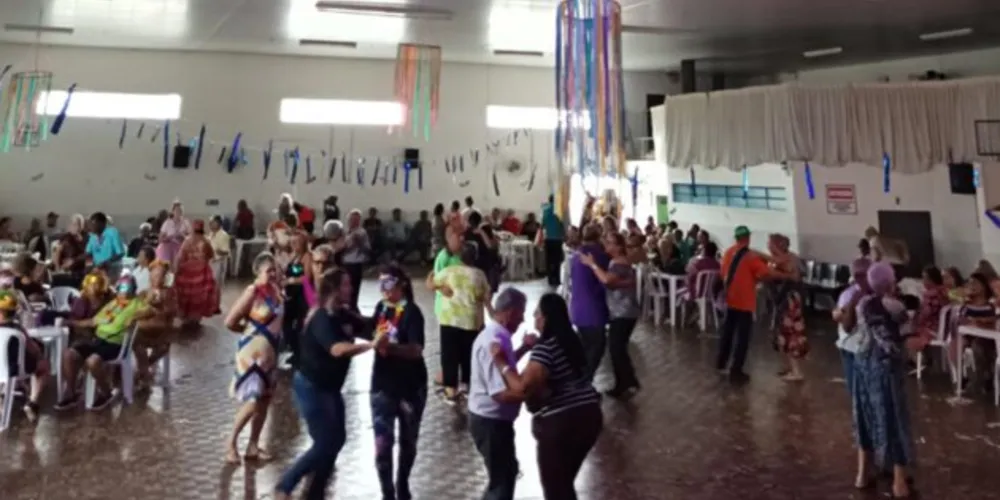 A organização esperava reunir cerca de 300 foliões, mas por conta do mau tempo, o público presente foi de aproximadamente 150 pessoas idosas