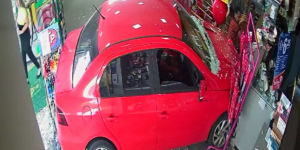 Imagem ilustrativa da imagem Carro desgovernado invade posto de combustíveis em PG; veja vídeo