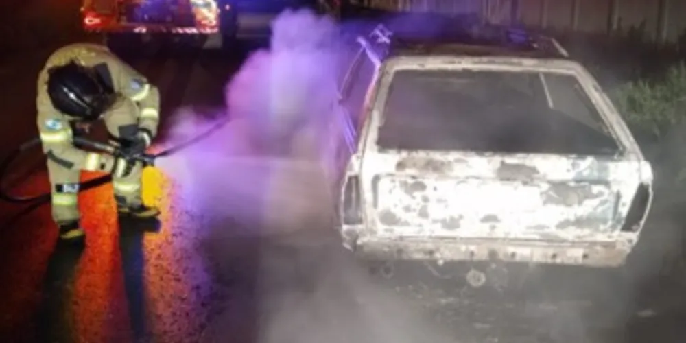 Ocorrência foi registrada na noite desta sexta-feira (17), pelos bombeiros