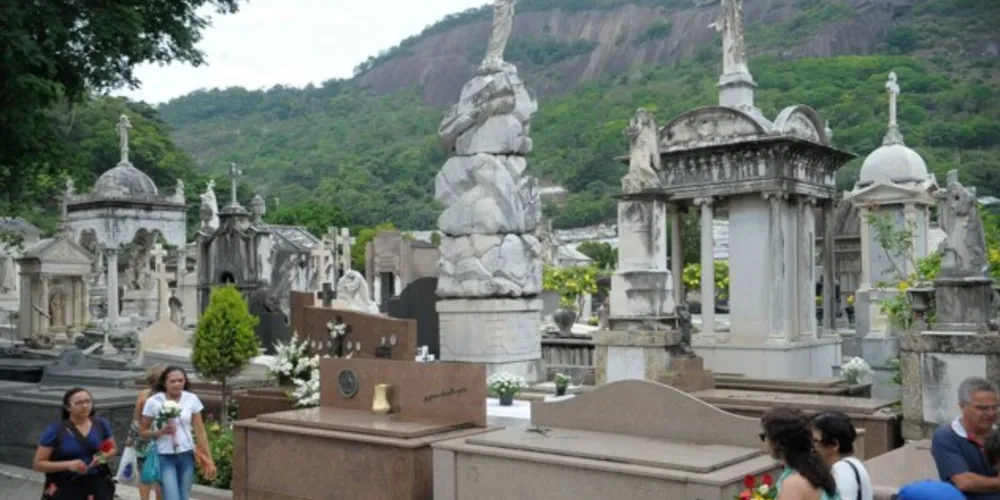 O avanço nos óbitos, em 2021, superou o de 2020 entre os adultos de 40 a 49 anos (35,9%) e de 50 a 59 anos (31,3%)