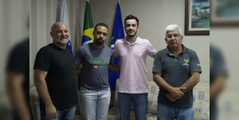 Filipe Chociai e membros do SindServ na Câmara Municipal.