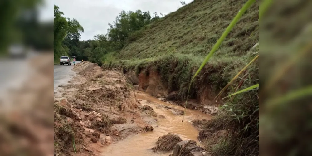 As chuvas causaram deslizamentos em diferentes pontos