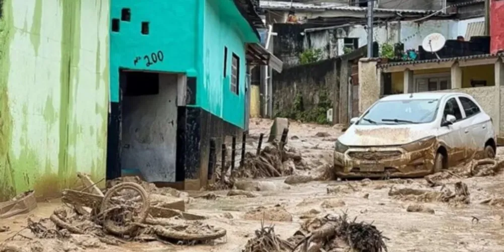Inúmeras cidades do litoral paulista foram afetadas