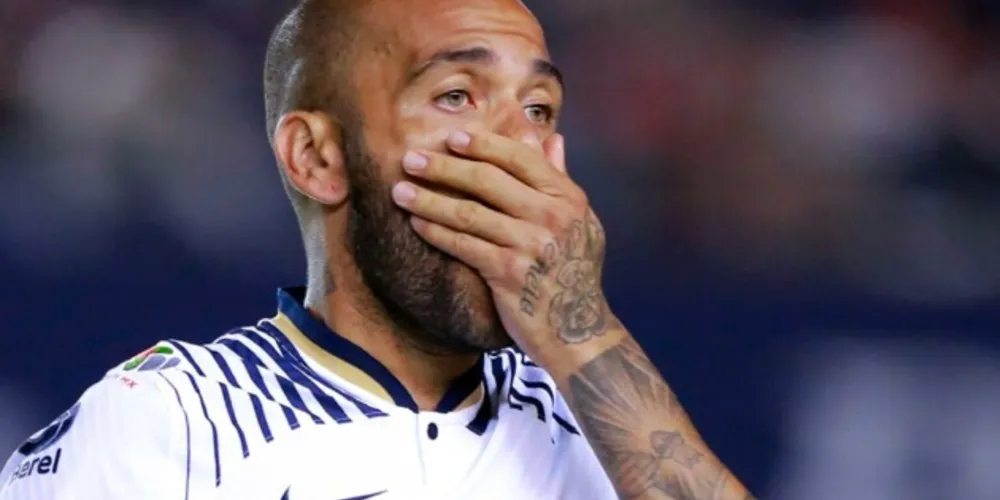 Daniel Alves não se lembra de nada da noite na boate, diz TV espanhola