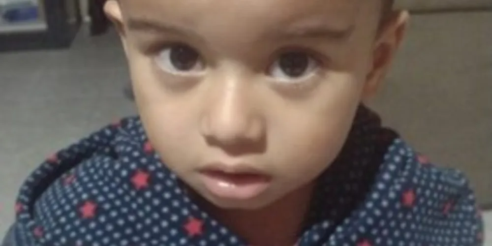 Davi, de 2 anos, precisa de uma bolsa de vitaminas