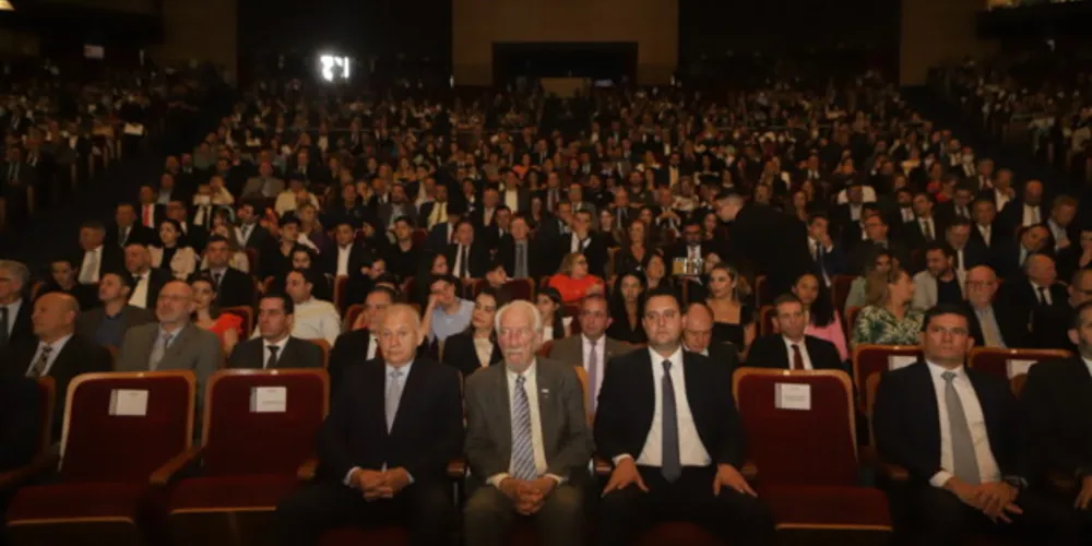 A cerimônia aconteceu no Grande Auditório do Teatro Positivo, em Curitiba
