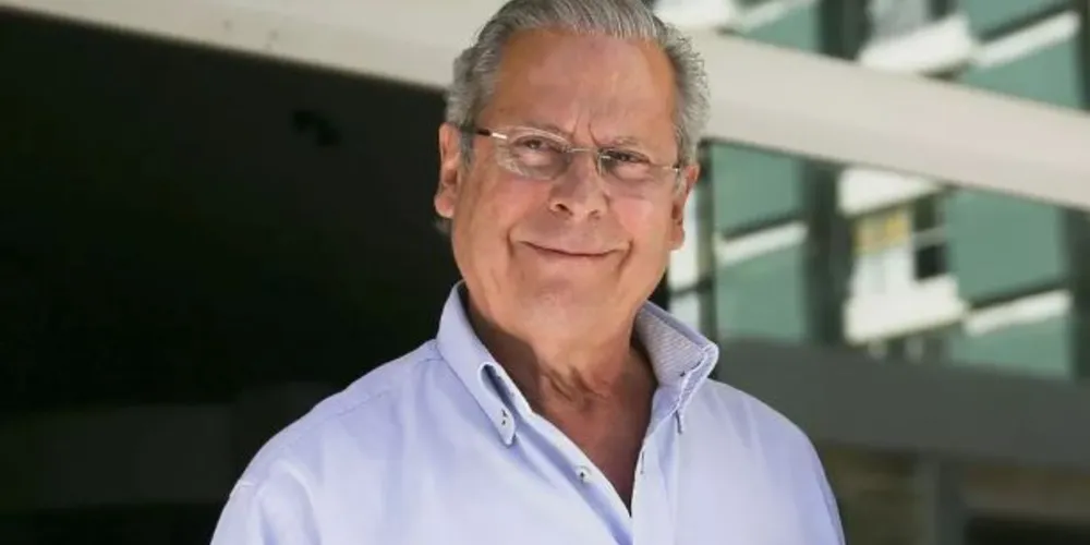 O ex-ministro José Dirceu, em junho de 2018, em frente ao fórum do Tribunal de Justiça do Distrito Federal