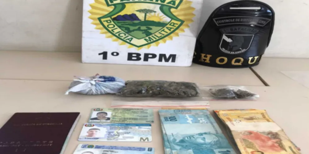 Droga, dinheiro e documentação dos estrangeiros foram apreendidos