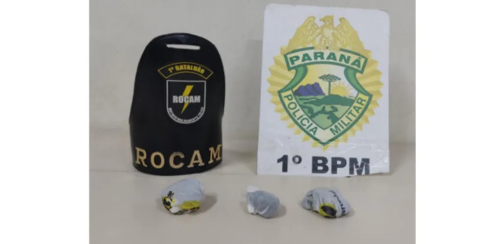 Os suspeitos deixaram três pacotes pelo caminho, mas as drogas foram encontradas