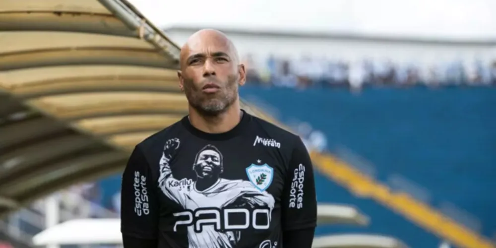 Rei Pelé foi homenageado na estreia do time no Estadual