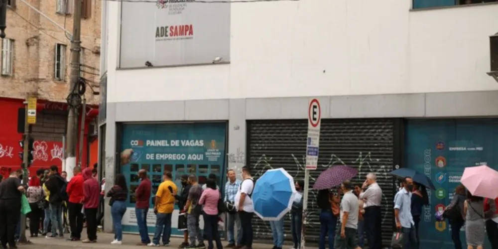 Na média nacional, salários tiveram redução de 1% no mês passado