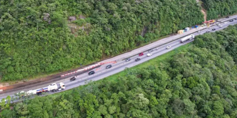 Acidente aconteceu no sentido litoral, por volta da 1h30