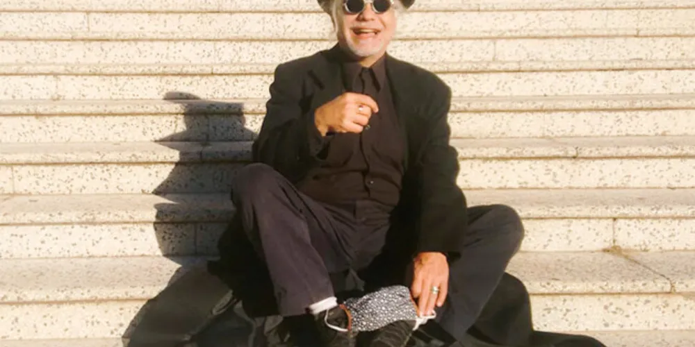 Ator, cantor popular e clássico, compositor, diretor de teatro, produtor cultural, professor de teatro, Flávio era um artista multifacetado