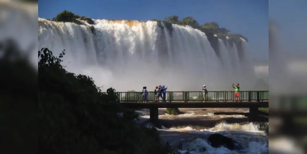 Visitantes de 148 países conheceram as experiências do Patrimônio Mundial Natural, que abriga as Cataratas do Iguaçu, uma das Maravilhas da Natureza. A Itaipu Binacional, outro ponto turístico que atrai milhares de pessoas em Foz do Iguaçu, recebeu 418.819 visitantes em 2022, número 47% superior ao registrado no ano anterior.