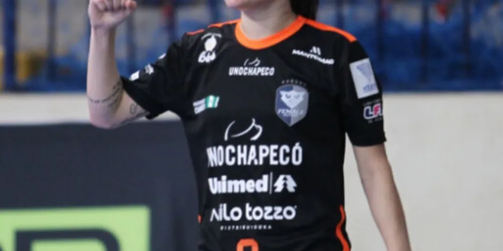 A renovação de contrato foi anunciada nesta terça pelas redes sociais