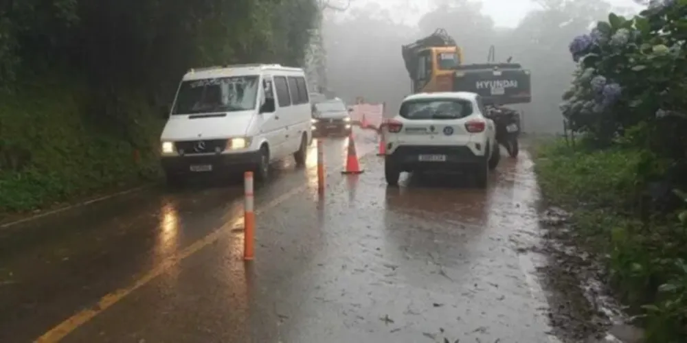 Estrada da Graciosa está em pare-e-siga