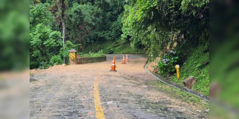 O escorregamento aconteceu no talude entre dois trechos da Graciosa